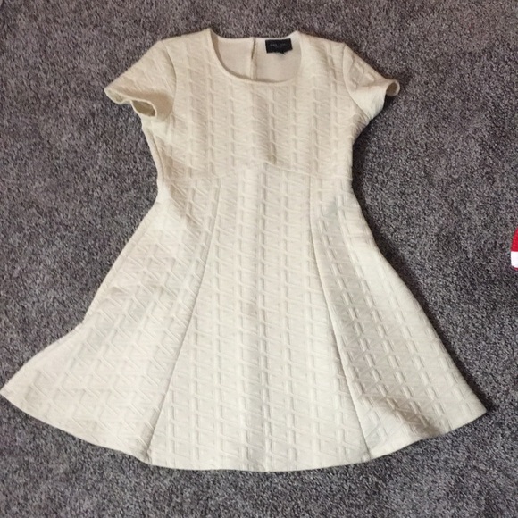 Romeo & Juliet Couture Dresses & Skirts - Romeo & Juliet Cream Dress, Size M